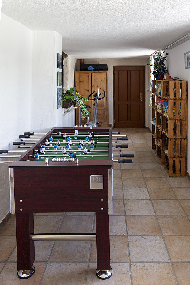 Kicker und Bibliothek