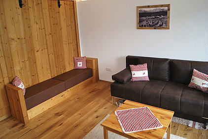 Wohnzimmer Zustellbett